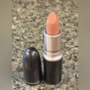 MAC lipstick LARLARLEE Lustre